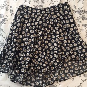 Daisy print black mini skirt!